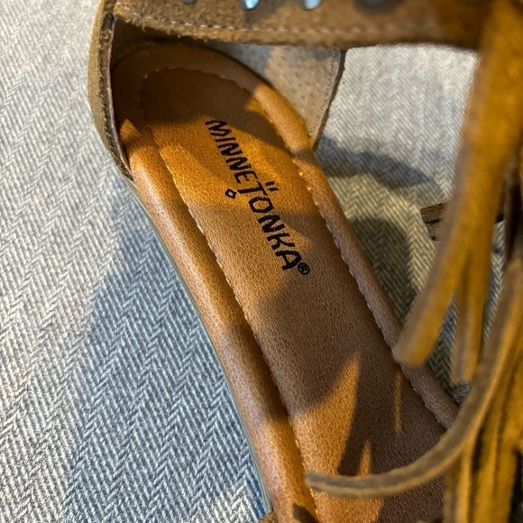 Minnetonka Suede Sandals Fringe Brown - Picture 8 of 11
